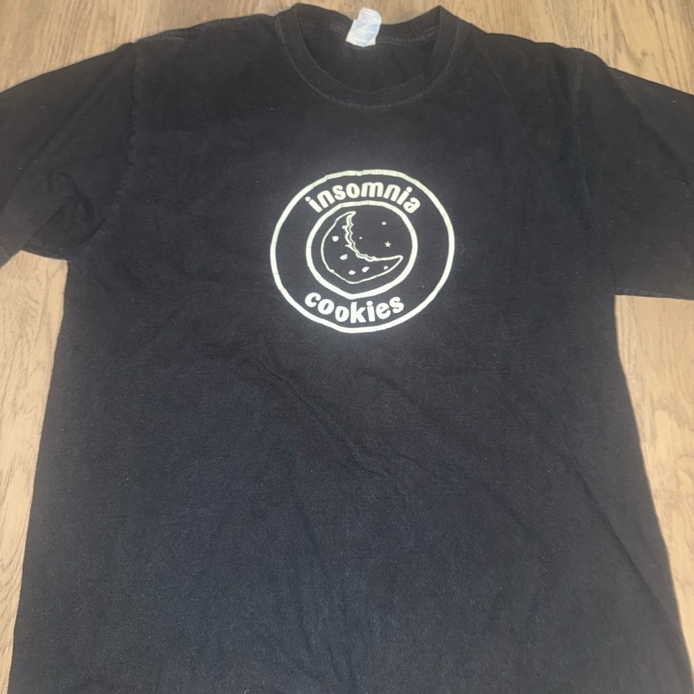 Insomnia cookie tee‎